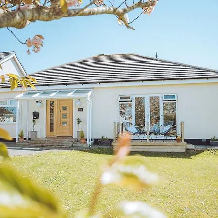 Luxury 4 Bed, 3 Bathroom, Pet Friendly Villa, Sleeps 8, With Hot Tub In Trearddur Bay Exterior photo