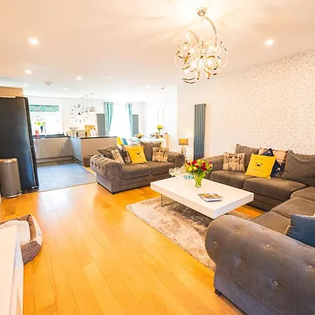 Luxury 4 Bed, 3 Bathroom, Pet Friendly Villa, Sleeps 8, With Hot Tub In Trearddur Bay Exterior photo