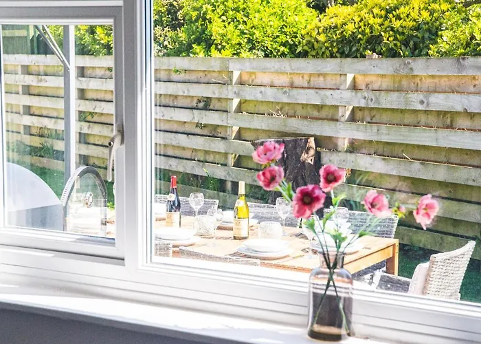Luxury 4 Bed, 3 Bathroom, Pet Friendly Villa, Sleeps 8, With Hot Tub In Trearddur Bay