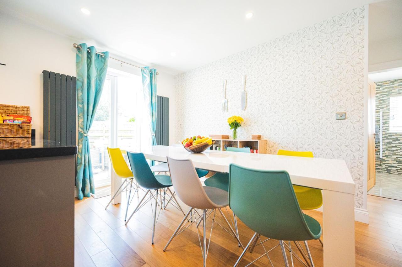 Luxury 4 Bed, 3 Bathroom, Pet Friendly Villa, Sleeps 8, With Hot Tub In Bay * Trearddur