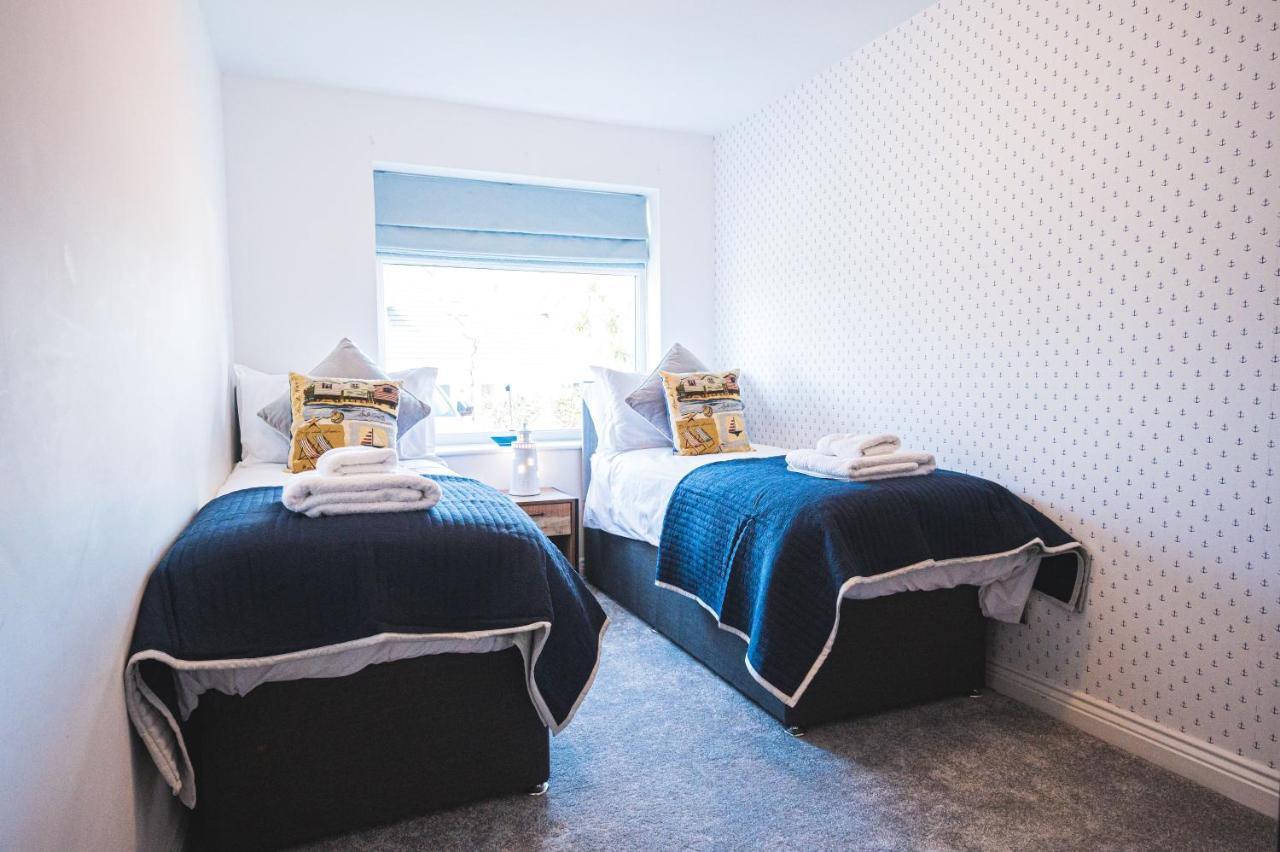 Luxury 4 Bed, 3 Bathroom, Pet Friendly Villa, Sleeps 8, With Hot Tub In Bay Villa