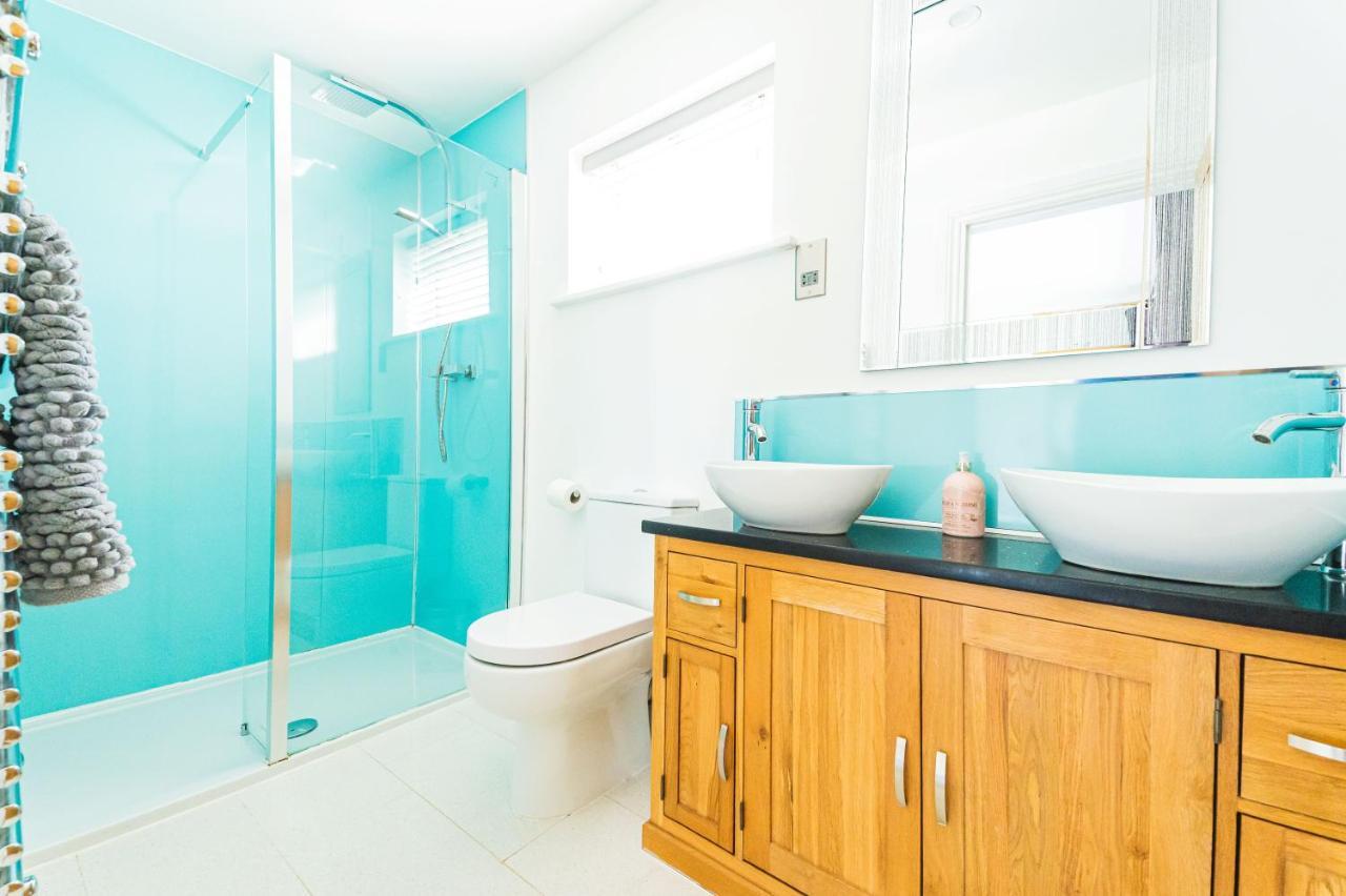 Luxury 4 Bed, 3 Bathroom, Pet Friendly Villa, Sleeps 8, With Hot Tub In Bay Villa *