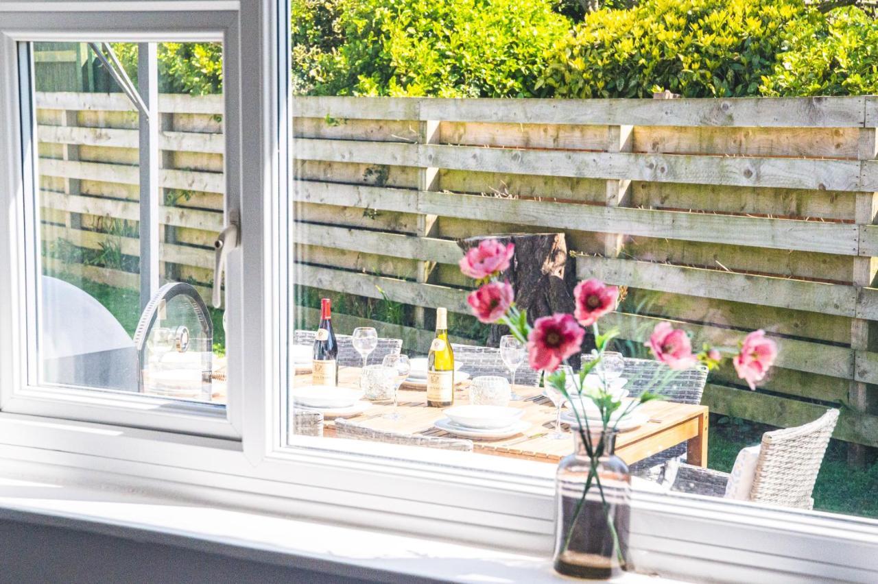 Luxury 4 Bed, 3 Bathroom, Pet Friendly Villa, Sleeps 8, With Hot Tub In Bay *