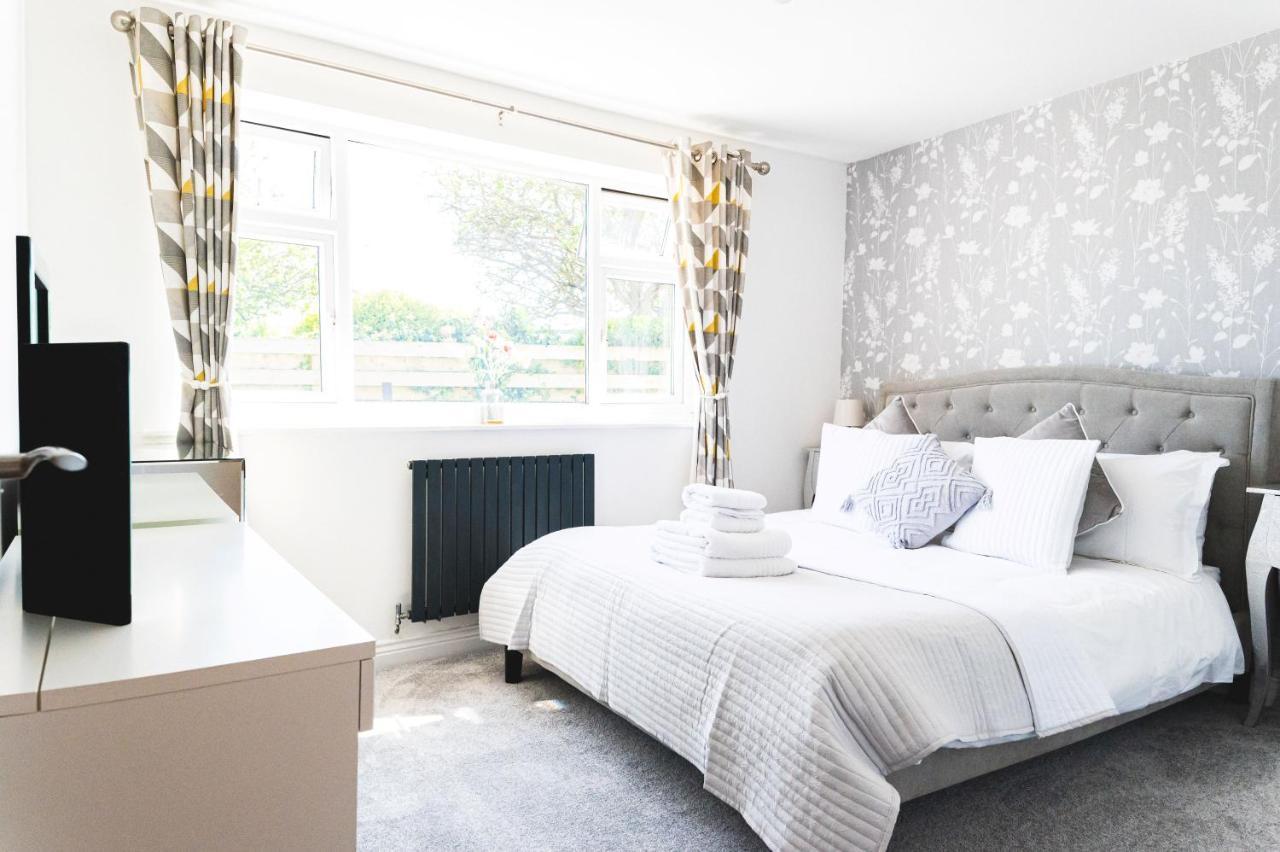Villa Luxury 4 Bed, 3 Bathroom, Pet Friendly Villa, Sleeps 8, With Hot Tub In Bay