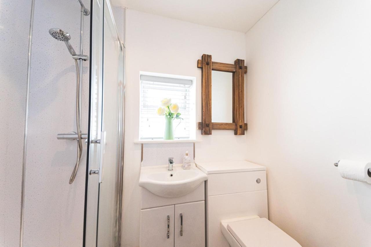 Luxury 4 Bed, 3 Bathroom, Pet Friendly Villa, Sleeps 8, With Hot Tub In Bay * Trearddur