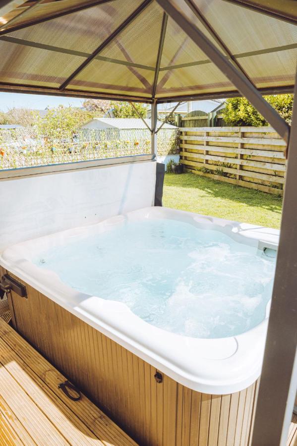 Luxury 4 Bed, 3 Bathroom, Pet Friendly Villa, Sleeps 8, With Hot Tub In Bay Villa *